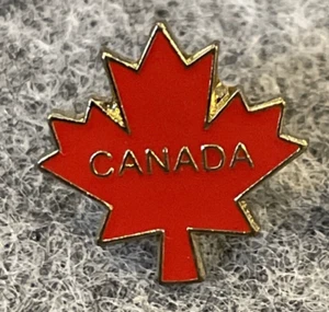 Prendedor de solapa vintage esmalte patriótico contorno forma canadiense hoja de arce rojo Canadá - Imagen 1 de 13