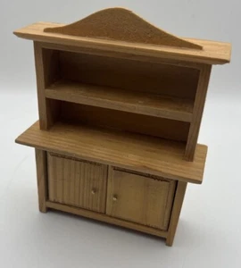 Mueble en miniatura efecto pino 1/12 para casa de muñecas - Imagen 1 de 4
