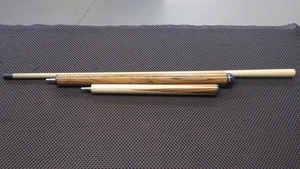 ACTION 3-TEILIGES QUEUE-SET, BRAUNES UND HELLBRAUNES HOLZ, GEBRAUCHSSPUREN, HOLZSPÄNE (TDY029334) - Bild 1 von 6