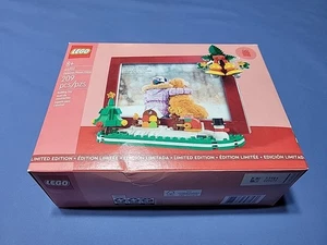 LEGO 40702 Christmas Picture Frame Set Damaged Box - Picture 1 of 3