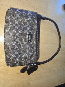 Authentic Coach L-zip Coated Canvas Monogram Wristlet - Picture 1 of 9