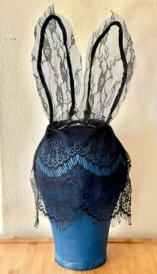 Diadema máscara de conejo de encaje negro hecha a mano / Accesorios góticos para el cabello / Rabino negro Foto 1 de 4