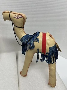 Estatuilla de Colección Cuero Cosida a Mano Envoltura Camel Lentejuelas 9.5" de Alto Hecha en Egipto - Imagen 1 de 8