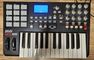 AKAI MPK 25 Midi Keyboard mit Netzteil - Bild 1 von 4