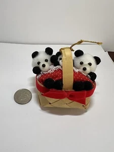 Adorno de tres pandas en una cesta - Imagen 1 de 6
