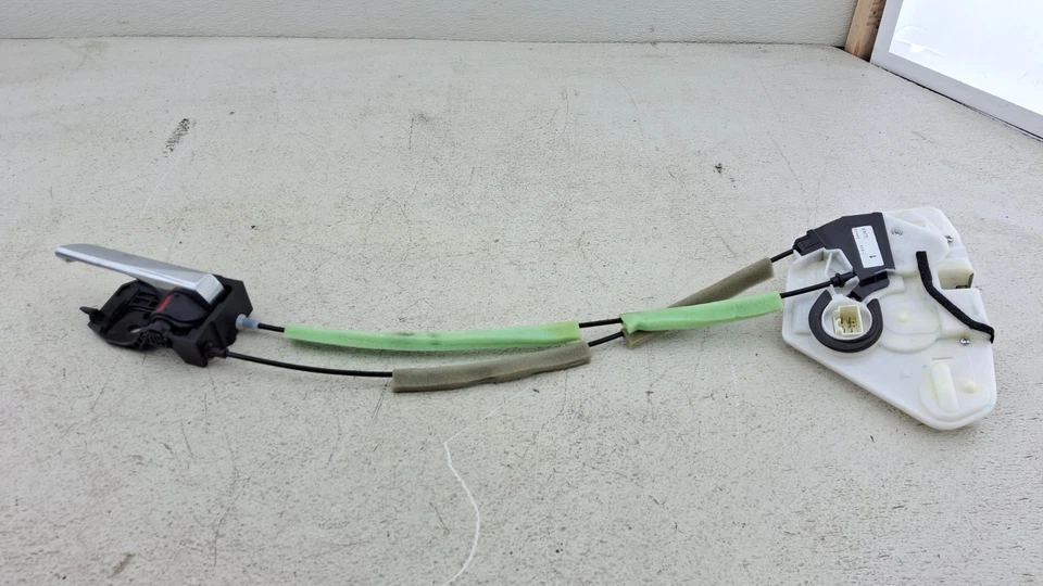 MAZDA 6 2014-2021 ACTUADOR DE CIERRE DE PUERTA DELANTERO IZQUIERDO LADO CONDUCTOR OEM Foto 1 de 4