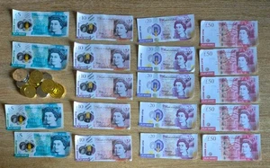 TOY MONEY - 19 NOTES AND 16 PLASTIC COINS MATHS PLAY MONEY  FAKE - Picture 1 of 2
