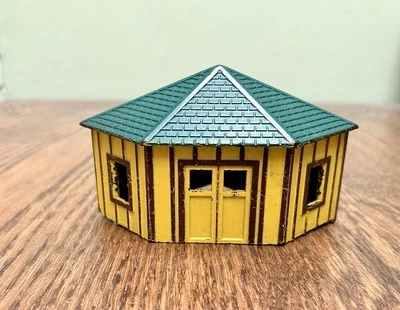 Vintage American Flyer Corner House, Yellow, Green, Brown, Good Condition - Image 1 of 4
