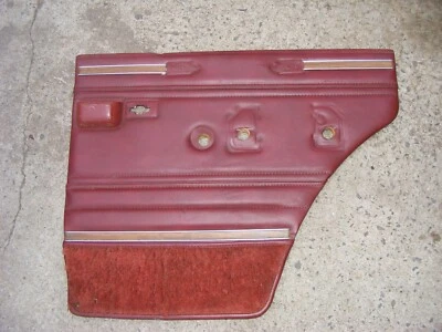 Jeep Grand Wagoneer Passenger Right Rear Door Panel -RED 3B Foto 1 de 3