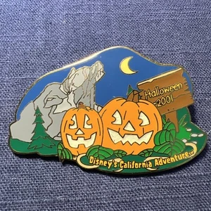 DISNEY DCA GRIZZLY PEAK HALLOWEEN 2001 PUMPKINS GLOW IN DARK MOON LE 1800 PIN - Picture 1 of 6