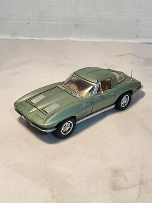 1963 Chevrolet Corvette Stingray Split Window SS5735  1/32 Green Diecast Model  - Image 1 of 4