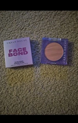 URBAN DECAY FACE BOND RUBOR GAMUZA CARNOSO Foto 1 de 4