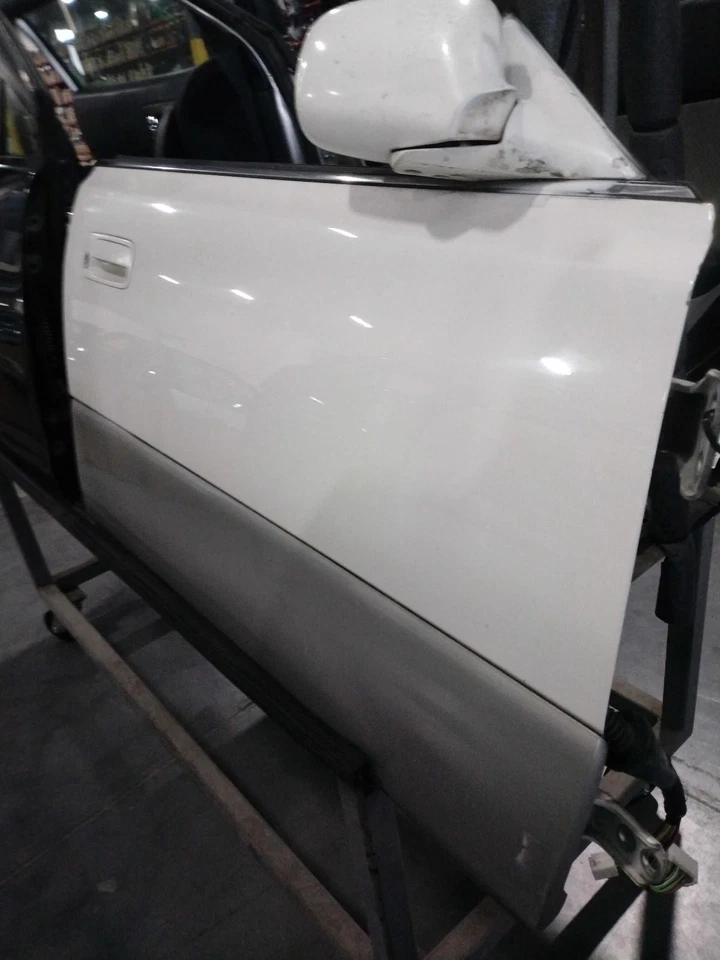 2000 Lexus ES300 Right Front Door White - Good Condition, 225K Miles - Изображение 1 из 4