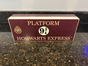 Harry Potter Bahnsteig 9 3/4 Hogwarts Express Logo 11 3/4" Leuchtschild - Bild 1 von 2