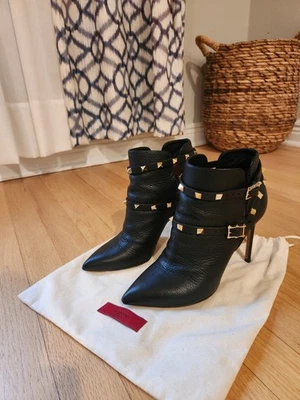 Botas de tornozelo Valentino Rockstud biqueira pontiaguda 38,5 - Imagem 1 de 4