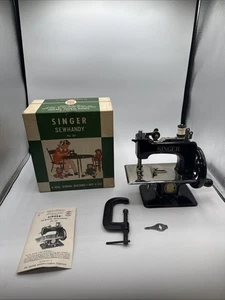 Vintage SINGER SEWHANDY Model 20 child's Sewing Machine w/ Original Box - Picture 1 of 24