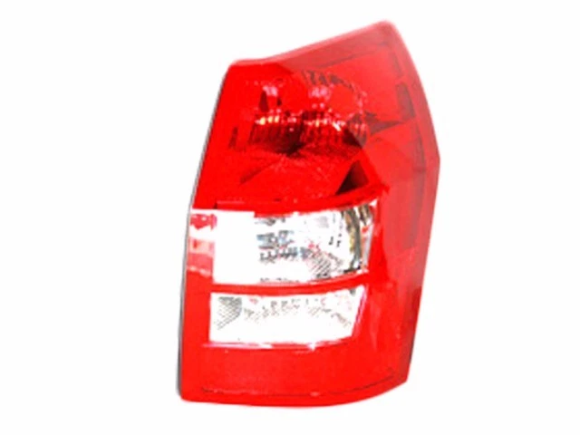 Lámpara de luz trasera derecha certificada NSF por TYC para Dodge Magnum 2005-2008 Foto 1 de 1