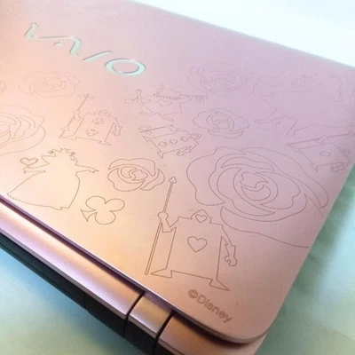 Sony VAIO Disney Alice nel Wanderland Notebook PC Portatile Rosa 240GB 8GB r# - Immagine 1 di 4
