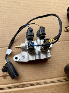 2022-24 RIVIAN R1S R1T VALVE BLOCK HYDRAULIC SUSPENSION KINETIC CONTROL SOLENOID - Picture 1 of 5