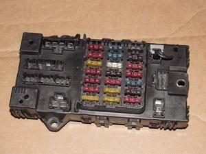 Caja de fusibles interior OEM 90-96 Nissan 300ZX - Imagen 1 de 2