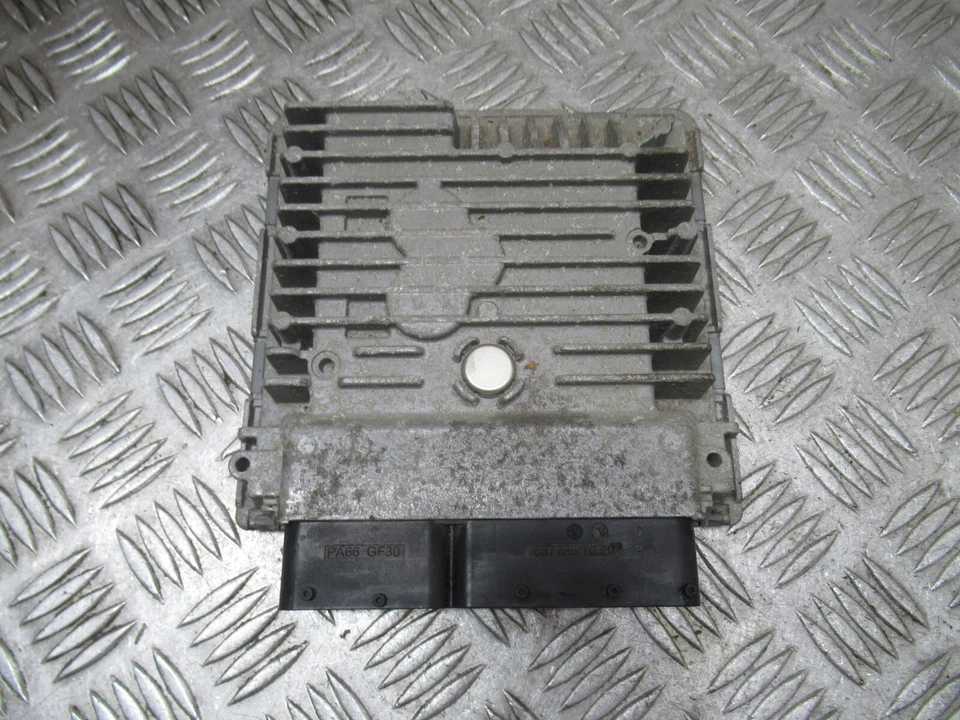 2011 VW CADDY C20 2K 1.6TDI MANUAL 102 MK3 5DRS VAN ENGINE ECU (CAYD) REF21069 - Image 1 of 4