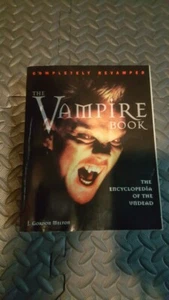 Phenomena Encyclopedia of the Undead by J. Gordon Melton 1998 Vampire Book - Imagen 1 de 2