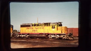 PZ17 TRAIN ENGINE LOCOMOTIVE 35MM SLIDE UNION PACIFIC 3560, DOLTON, IL 1984 - Picture 1 of 2
