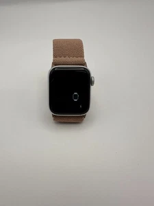 Apple Watch SE (2nd Generation) 40mm Aluminum Case - Picture 1 of 3