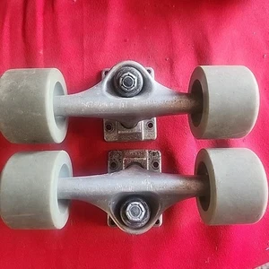 Redo Skateboard Trucks 7.5” Pair 2 With Wheels - Picture 1 of 4