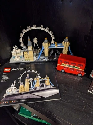 Lego London Architecture 21035/London Red Bus 40220 - Image 1 of 3