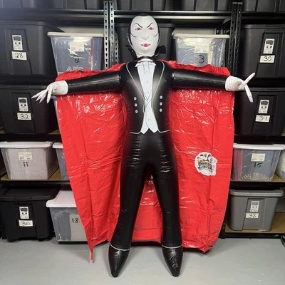 De colección 1994 Oficial Universal Studios Monstruos Vampiro Drácula 68" Alto Inflable Foto 1 de 4