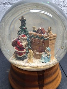 Christmas Santa & Fireplace Musical Snow Globe Vintage Made In Taiwan - Picture 1 of 11