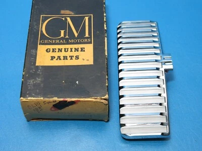 Nuevo de Lote Antiguo GM 1961 Oldsmobile Super 88 LH Guardabarros Delantero Ornamento Moldura Fundida a Presión 580441 Foto 1 de 4