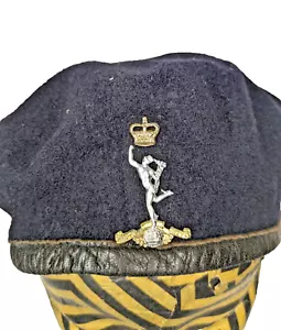 Vintage Blue Beret & Badge Army Military - Foto 1 di 8