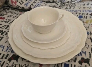 Johnson Bros England Old Staffordshire 5-teiliges Gedeck cremeweiß - Bild 1 von 5