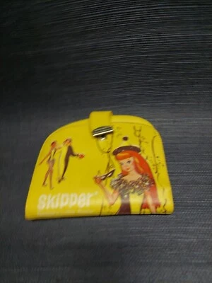 MUÑECA PATRÓN VINTAGE AMARILLA "FIESTA DE DISFRACES" CARTERA MONEDERO 1964 JAPÓN RARA DIFÍCIL DE ENCONTRAR Foto 1 de 4