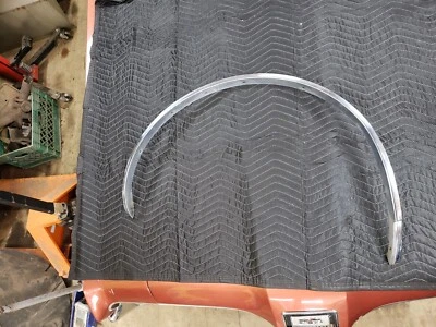 Bonita moldura de apertura de rueda Toronado 1968 Oldsmobile moldura de arco de ajuste de pozo Foto 1 de 4