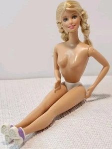 Muñeca Barbie Walking 1999 desnuda + zapatos Mattel - Imagen 1 de 10