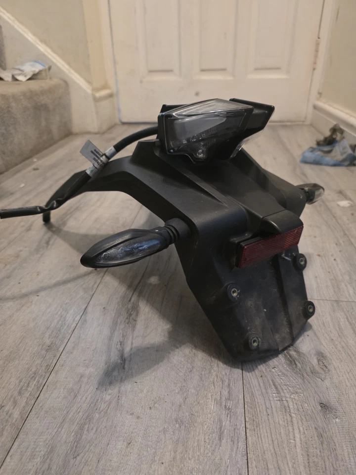 KTM 1290 Adventure 2017 millas freno trasero luz trasera indicadores y placa guardabarros Foto 1 de 4