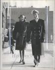1944 Press Photo Lt.and Mrs.Philip Moon - DFPC15477