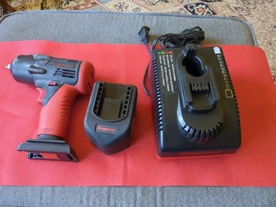 Pistola de impacto Snap on CT4410 3/8" 14.4v con luz LED, cargador y 1 batería fuerte Foto 1 de 4