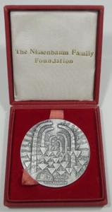 Nissenbaum Family Fdn. 1995 Medalla de Plata 50 Años de la Liberación de Oswięcim - Imagen 1 de 9