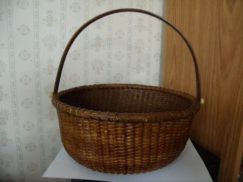VINTAGE 31" AROUND BROWN NANTUCKET BASKET EXCELLENT CONDITION Cover