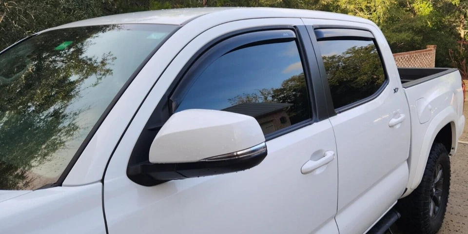 Protectores de lluvia AVS viseras de ventilación en canal para Toyota Tacoma 2016-2023 doble cabina Foto 1 de 4