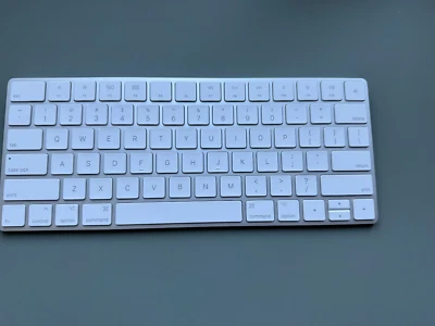 Apple Magic Keyboard A1644 weiß. Englisch. - Bild 1 von 2