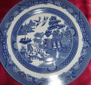 JOHNSON BROTHERS Blue Willow 10 3/4 Inch Plate - Picture 1 of 3