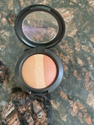 mac cosmetics Making It Easy eyeshadow. Limited Edition. Discontinued - Image 1 of 4