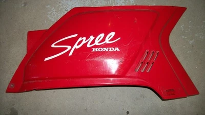 Honda  Spree NQ50 Right Side Cover Sparkling Red  Foto 1 de 3