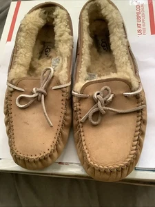 UGG Slippers Women's Size 8 Tan Moccasins 5131 Dakota Has HOLE- Needs Patch - Picture 1 of 12