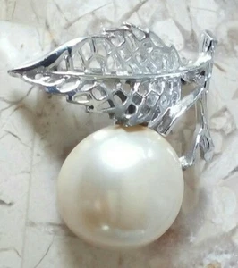Broche Prendedor Sarah Coventry Media Perla Imitación Cereza Tono Plata Hoja De Colección Firmado  - Imagen 1 de 4